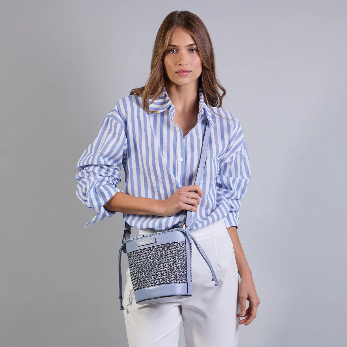 Borsa secchiello in pelle con rafia e cotone - Image 6