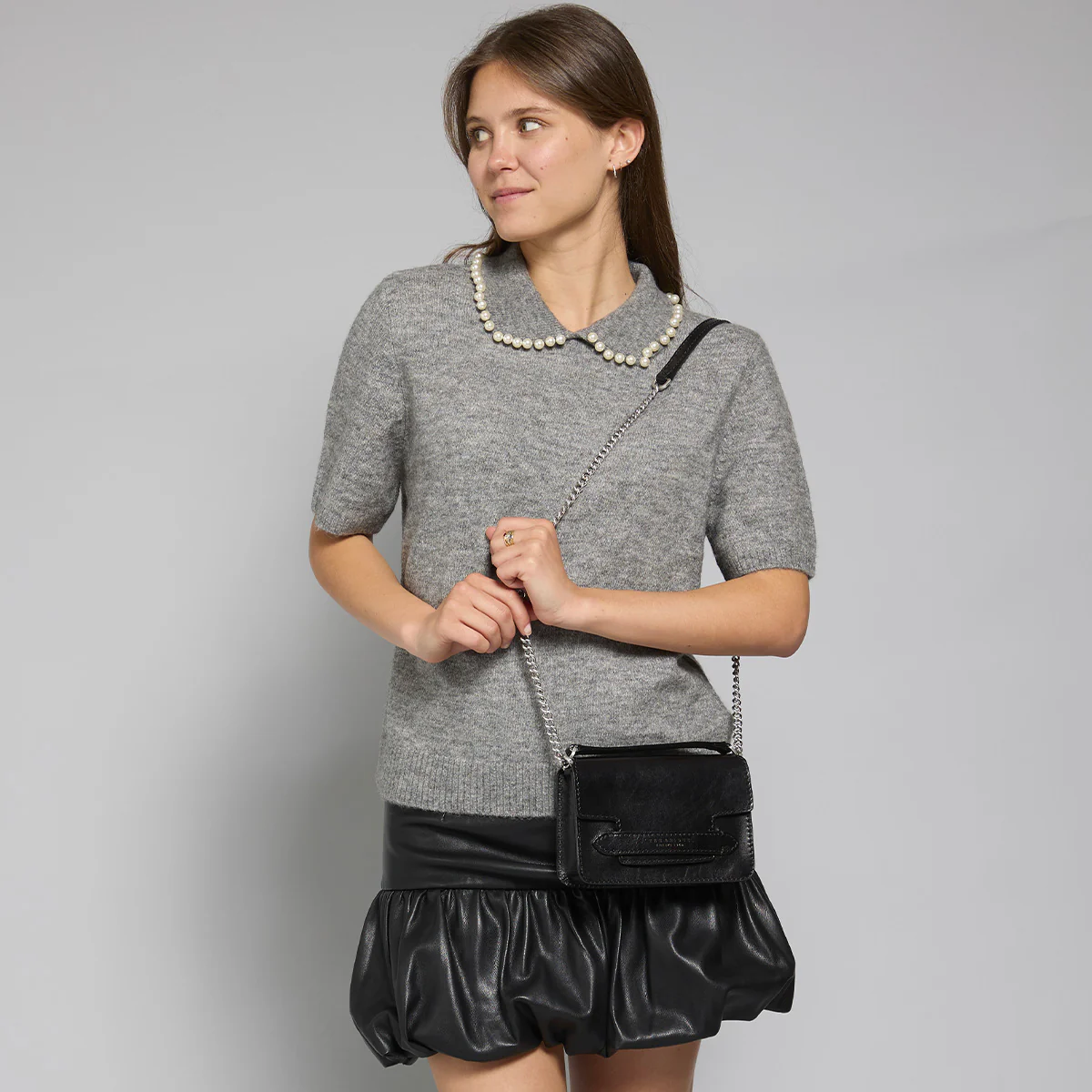 Borsa tracolla pelle con catena - Image 5